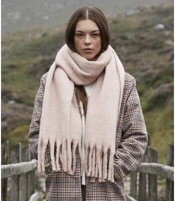 Beechfield Beechfield Fluffy Scarf in Black