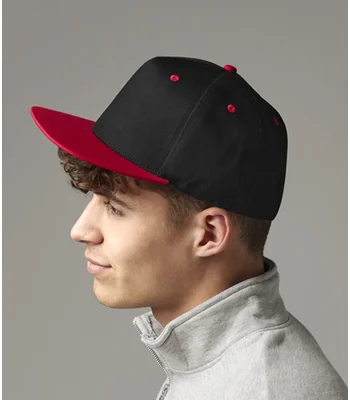 Beechfield Beechfield 5 Panel Contrast Snapback in Black/Classic Red