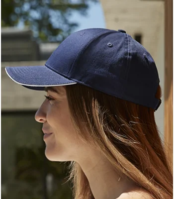 Beechfield Beechfield EarthAware® Classic Organic Cotton 6 Panel Sandwich Peak Cap in Black/Classic Red
