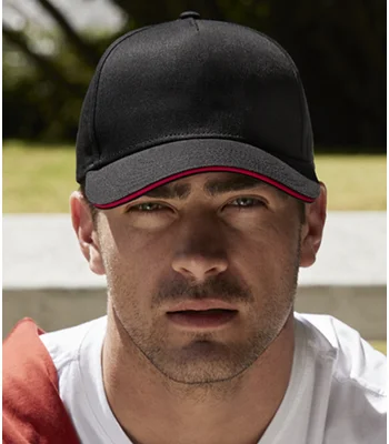 Beechfield Beechfield EarthAware® Classic Organic Cotton 5 Panel Sandwich Peak Cap in Black/Classic Red