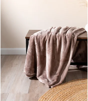 Brand Lab Brand Lab Extra Large Plush Fleece Blanket in Blush Pink