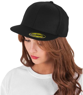 Flexfit Flexfit Premium 210 Fitted Cap in BLK