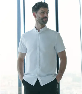 Henbury Henbury Modern Short Sleeve Regular Fit Oxford Shirt in WHI