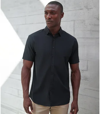 Henbury Henbury Short Sleeved Cotton Feel Coolplus® Shirt in BLK