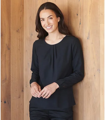 Henbury Henbury Ladies Pleat Front Long Sleeve Blouse in BLK
