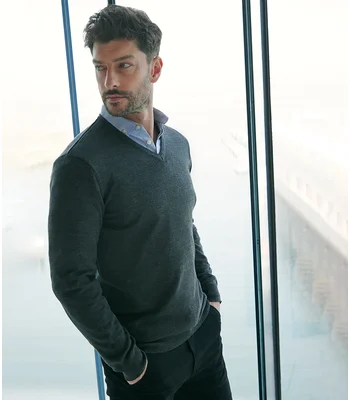 Henbury Henbury Lightweight Cotton Acrylic V Neck Sweater in NAV