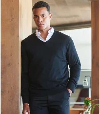 Henbury Henbury Acrylic V Neck Sweater in BLK