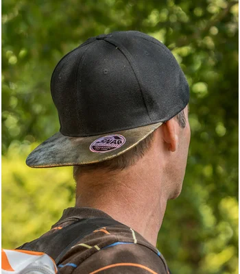 Result Headwear Result Bronx Glitter Snapback Cap in BK/PI