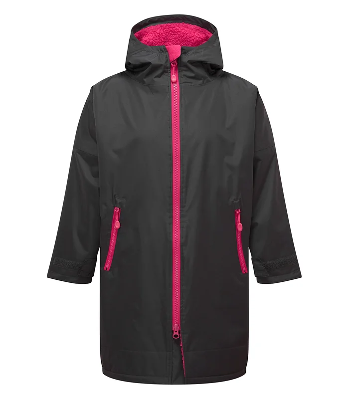 TriDri® TriDri® Kids TriDri® All-seasons waterproof changing robe in Charcoal/Hot Pink