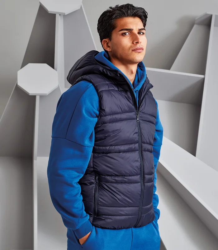 2786 2786 Latitude hooded bodywarmer in Black/Red